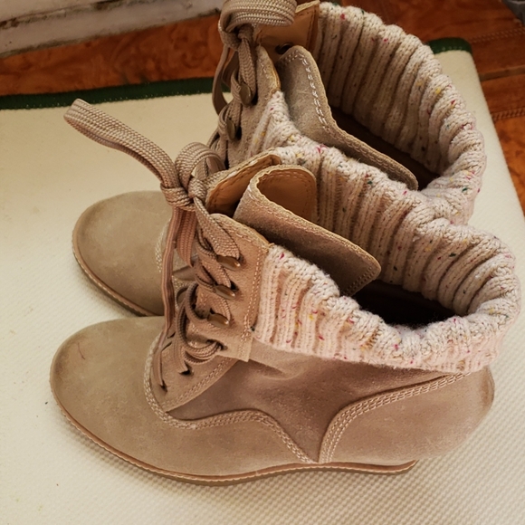 Report Shoes - Report Wedge Leather Upper Ankle Boots Size 8.5